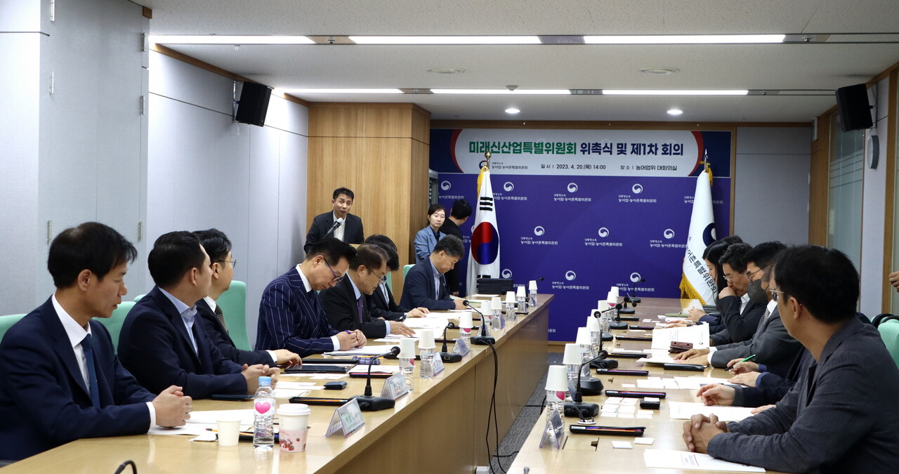 미래신산업특별위원회 위촉식 및 1차회의 개최